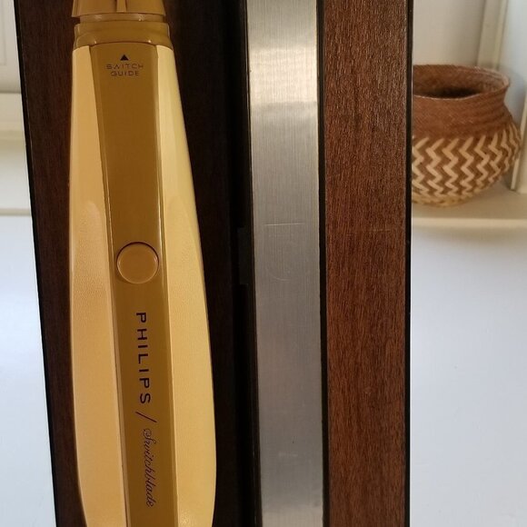 Vintage Philips Electric Carving Knife with Wall Mount Holding Tray - Picture 16 of 16